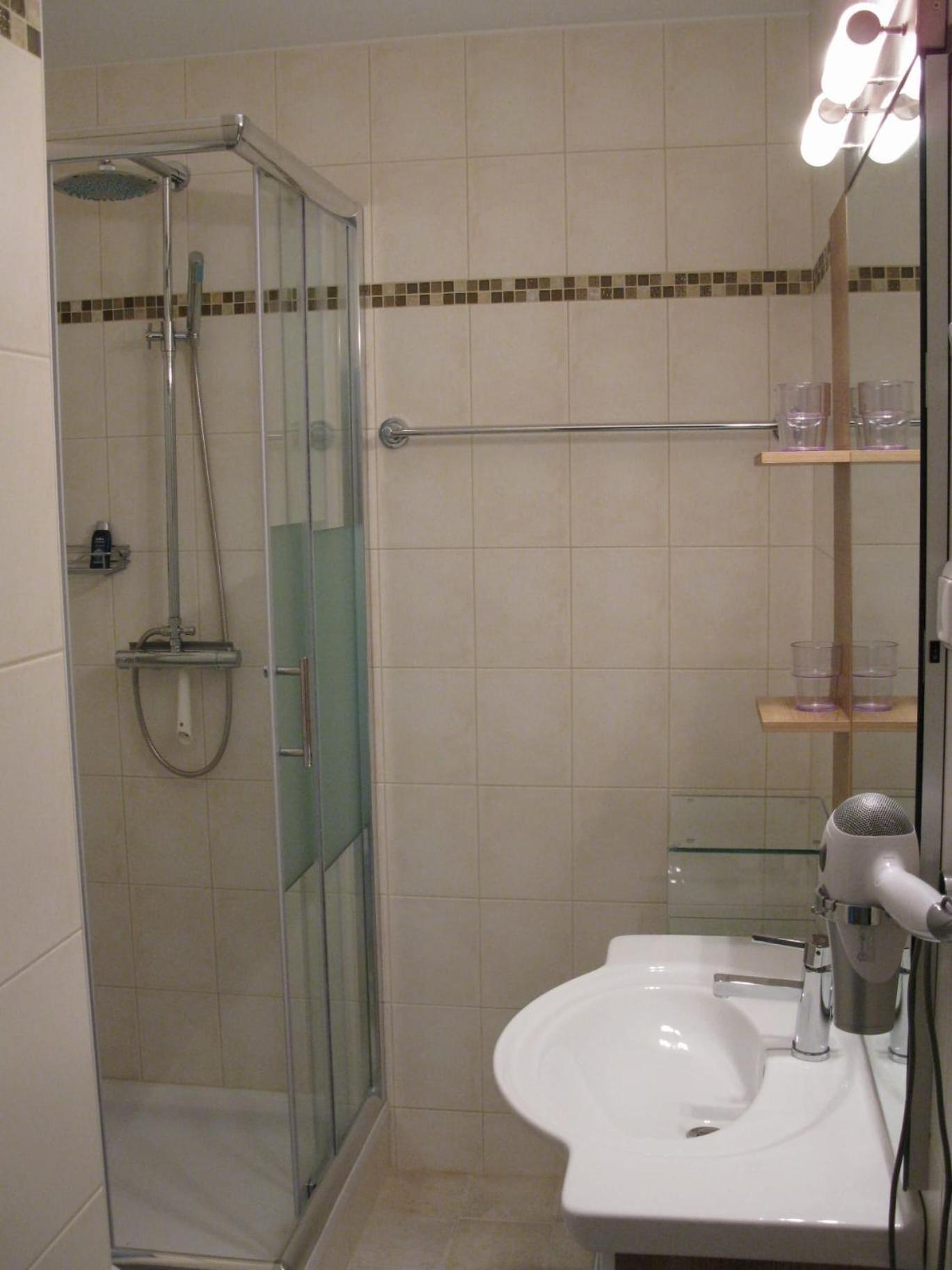 Kaernten Ossiacher See Apartment Zwei Zimmer Ferienwohnung Direkter Seezugang Strand Beheizte Schwimmhalle Bodensdorf Luaran gambar
